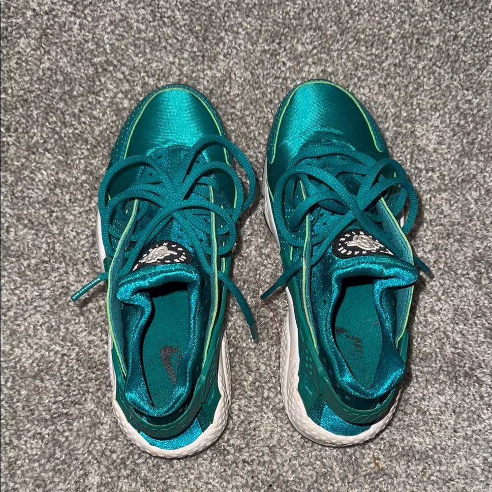 Nike Women's Teal Huaraches
